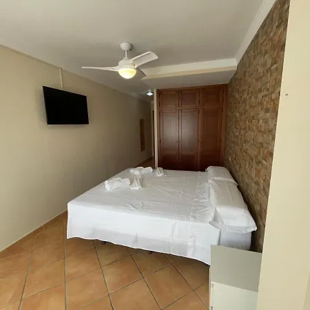 Apartamento En Edificio Albaida, Garaje Y Piscina * Estepona