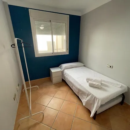 Apartamento En Edificio Albaida, Garaje Y Piscina Estepona