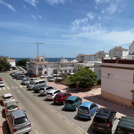 Apartamento En Edificio Albaida, Garaje Y Piscina Estepona