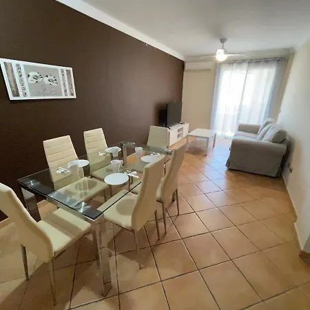 Apartamento En Edificio Albaida, Garaje Y Piscina * Estepona