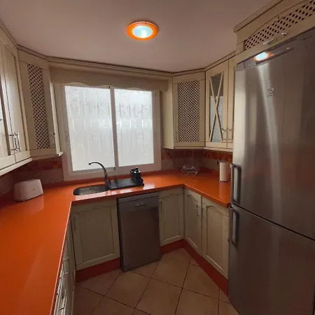 Apartamento En Edificio Albaida, Garaje Y Piscina