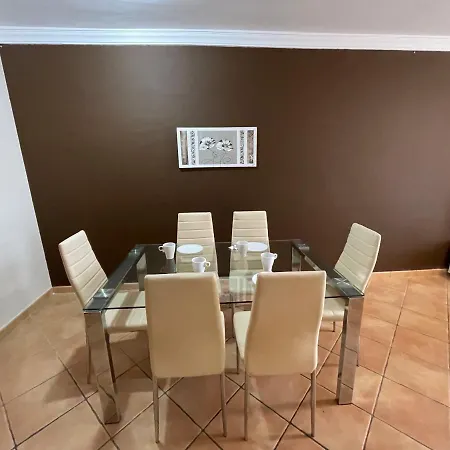 Apartamento En Edificio Albaida, Garaje Y Piscina * Estepona
