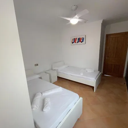 Apartamento En Edificio Albaida, Garaje Y Piscina