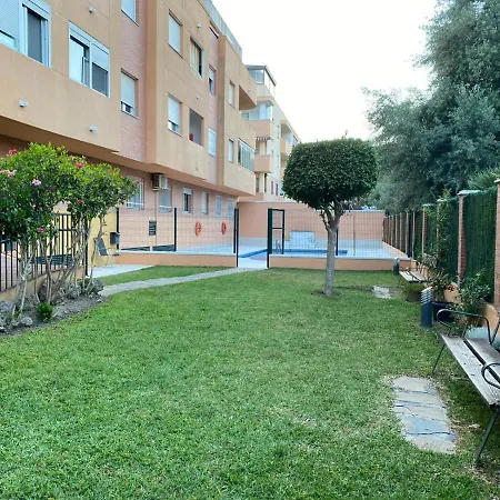 Apartamento En Edificio Albaida, Garaje Y Piscina Estepona